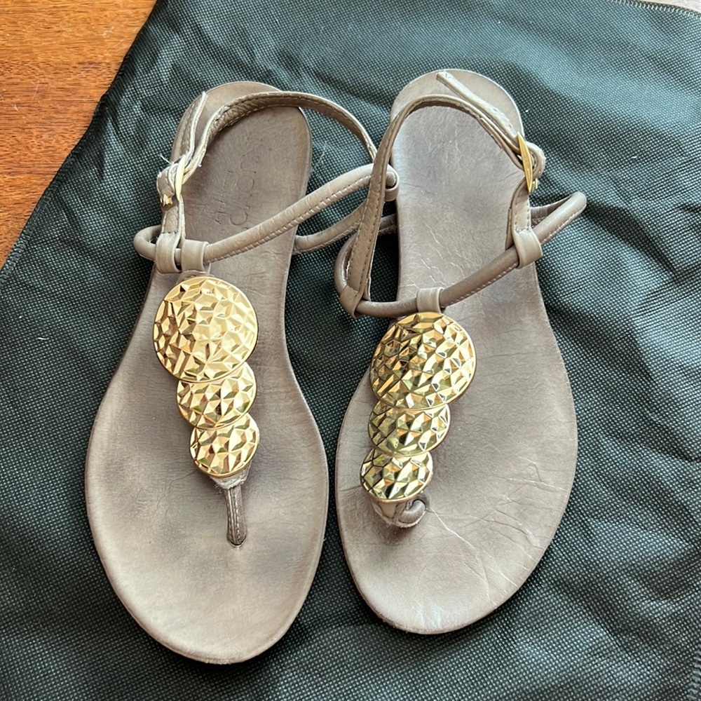 INUOVO Leather with metal detail sandals